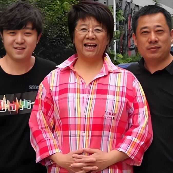 吃喝拉撒全部都在老公的照顾下进行,在伤口长好一点后娄乃鸣第一次