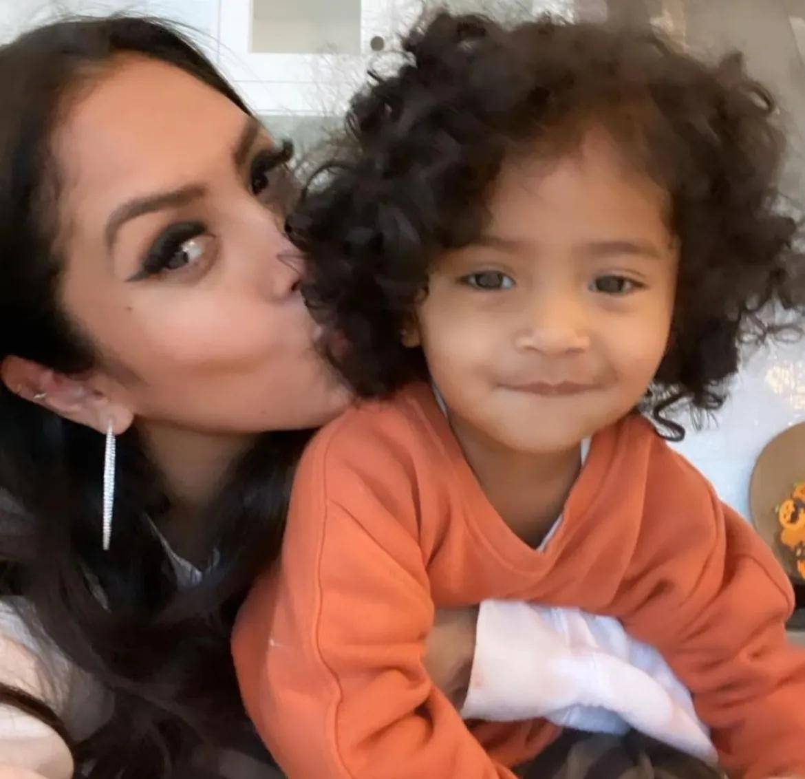 科比小女儿越长越像爸爸,宛如复制品,科比永远活在她们心中