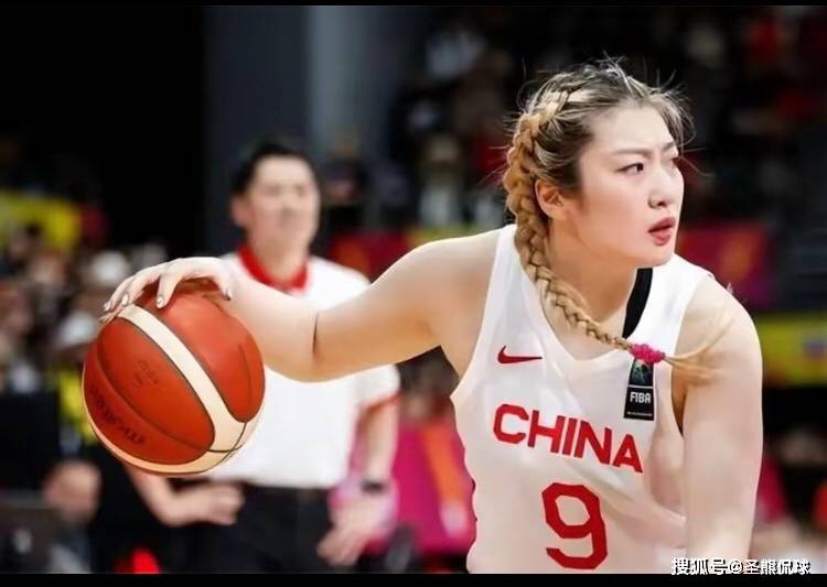 宫鲁鸣与李梦的冲突：篮球战术与竞技哲学的深度解析