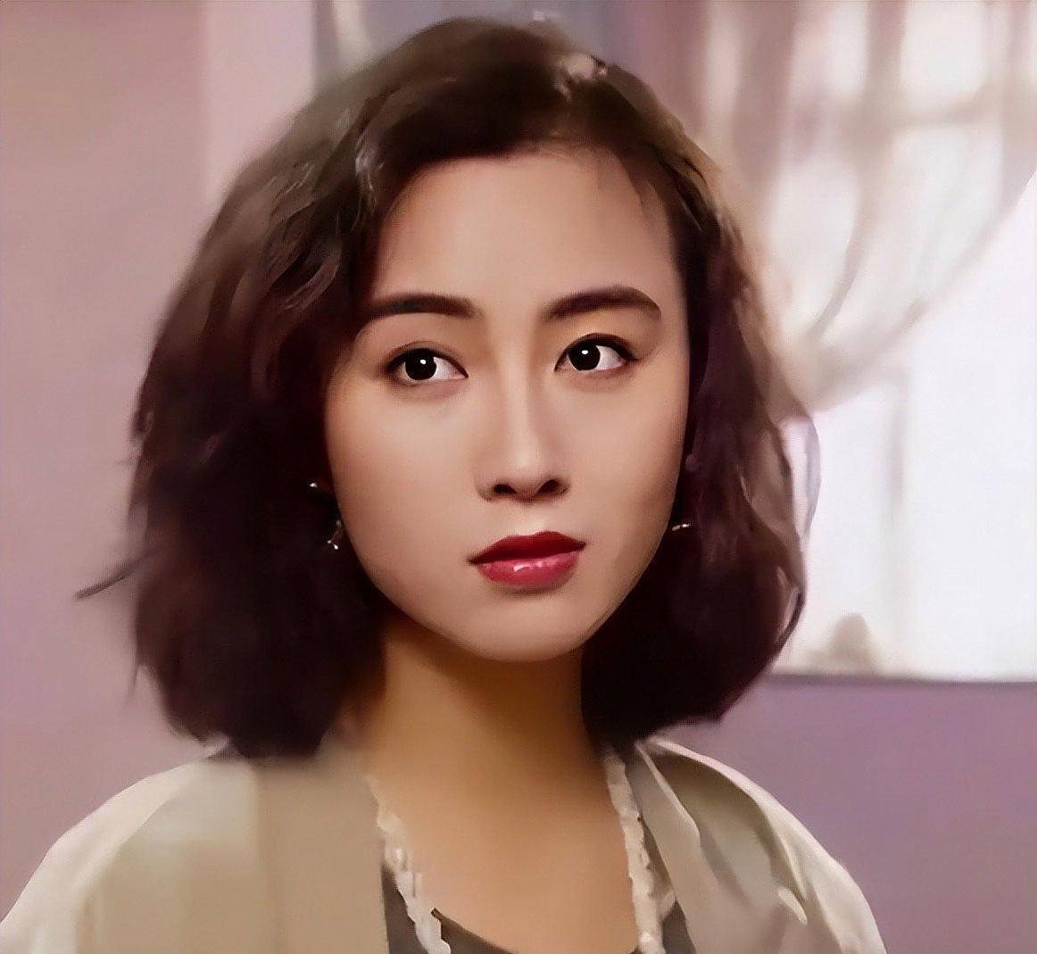 tvb前女星袁洁莹近照曝光,情绪病多年未愈,瘦得像临危病人