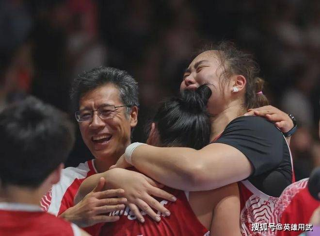 女篮亚洲杯失利与大运会奇迹：宫鲁鸣与李笋楠的对比分析