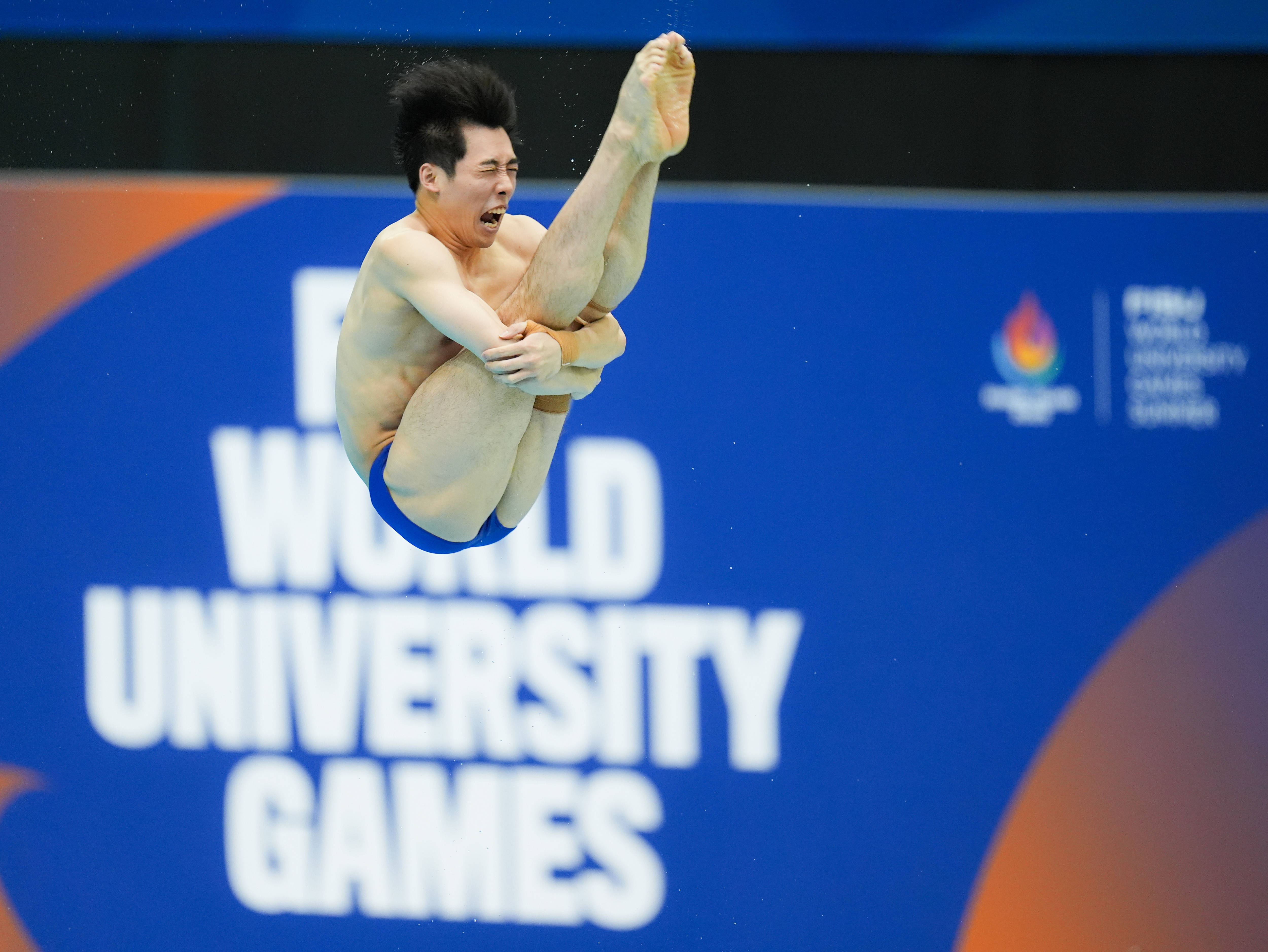 大运会|张文澳,胡宇康分获跳水男子一米板冠亚军