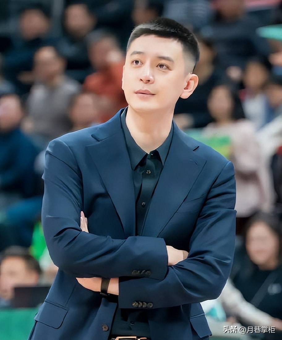 面相变了!杨鸣从篮球男神到人生多面的蜕变,喜提新身份