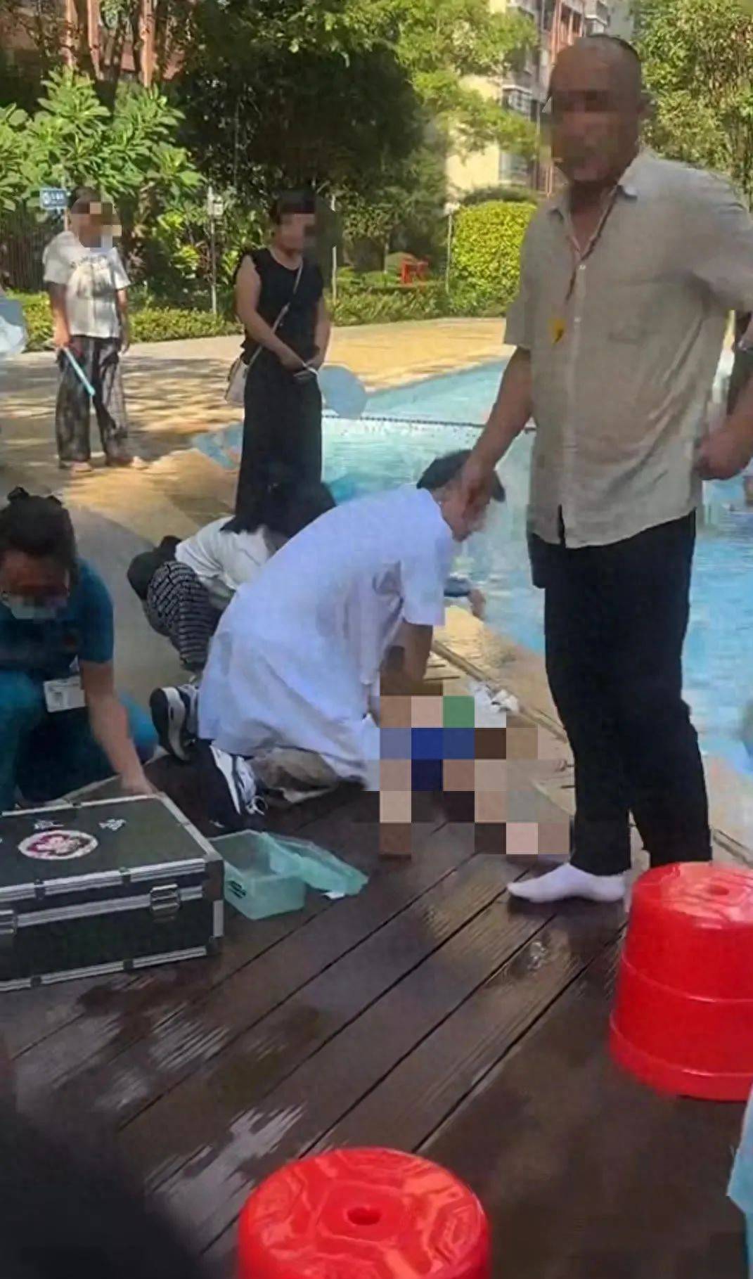 痛心!男童在小区内游泳池溺亡,物业:孩子不到10岁