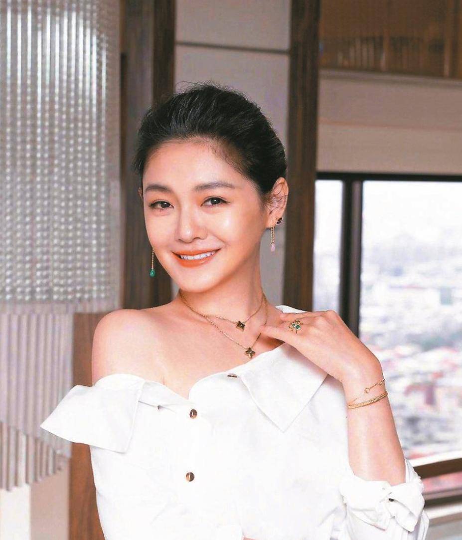 无奈求助:有人可以救我吗? 半夜征人陪散步,大s母亲丧女心痛