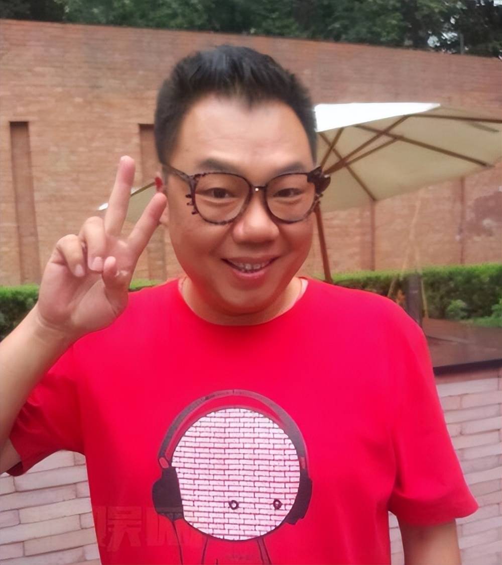 "这是姜超当时的恐惧,作为演员,声音是他的工作工具,一旦无法说话,他