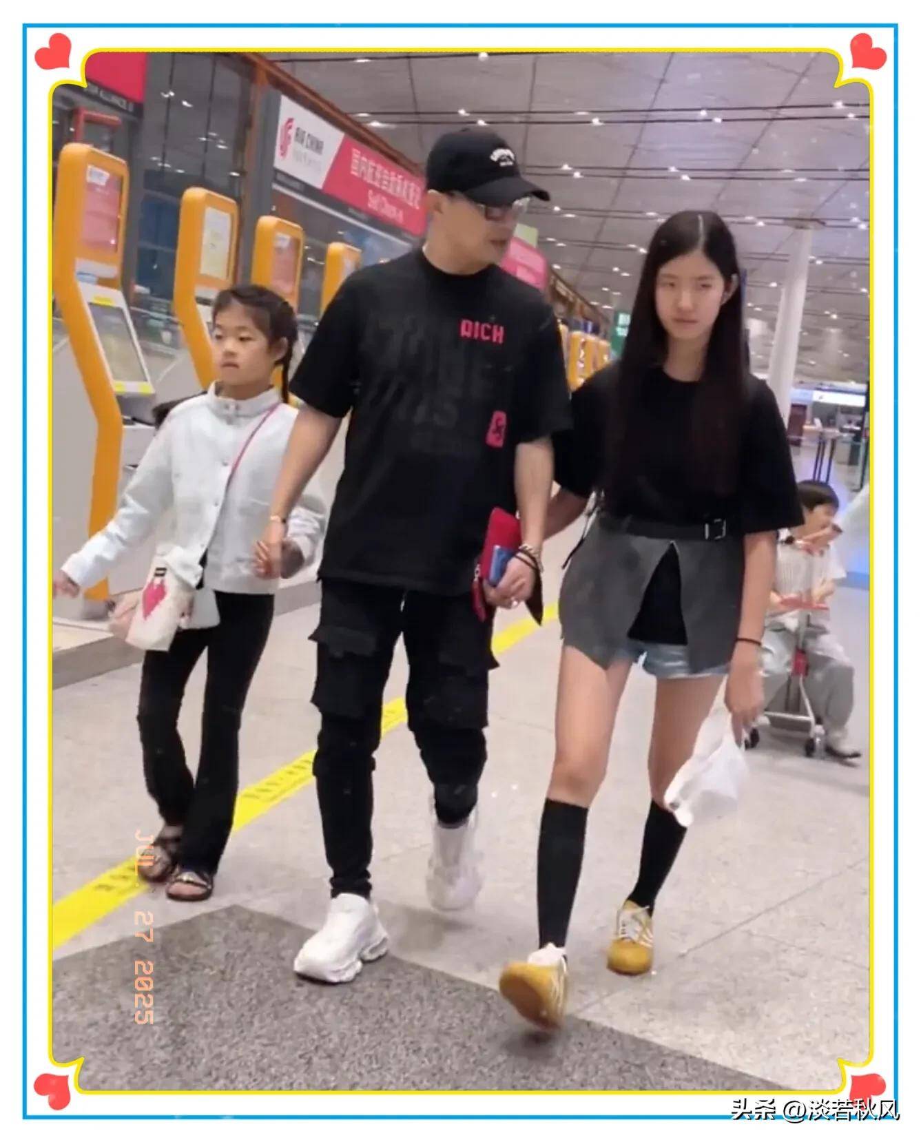 汪峰携四子女返京小苹果亮眼醒醒自信二女儿罕见现身