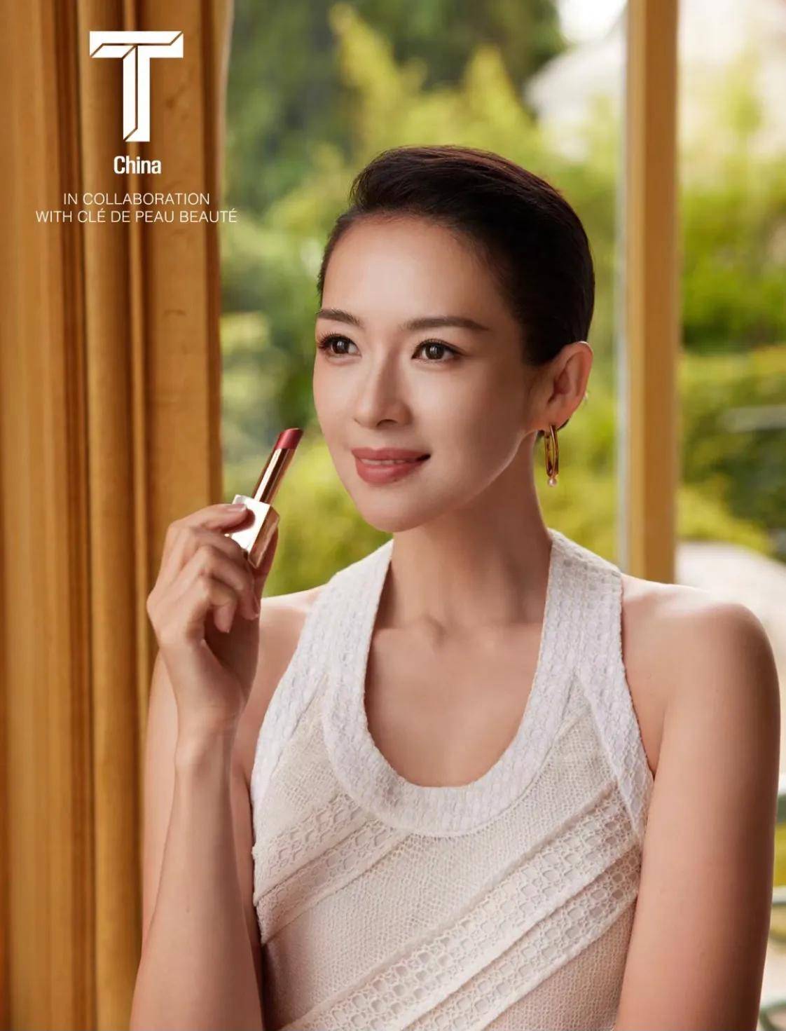 章子怡戛纳踢腿的图出了她咧着嘴笑的放肆她满脸雀斑但很好看