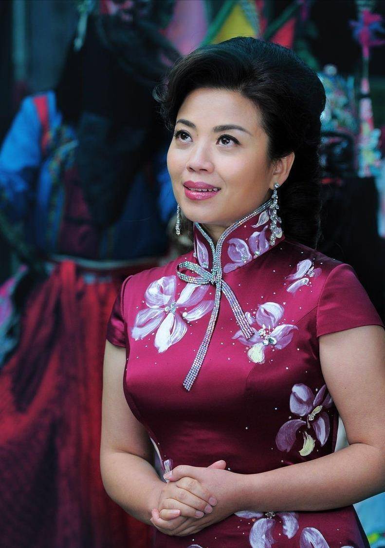 57岁张也,未婚未育,风水轮流转,竟成人生赢家!