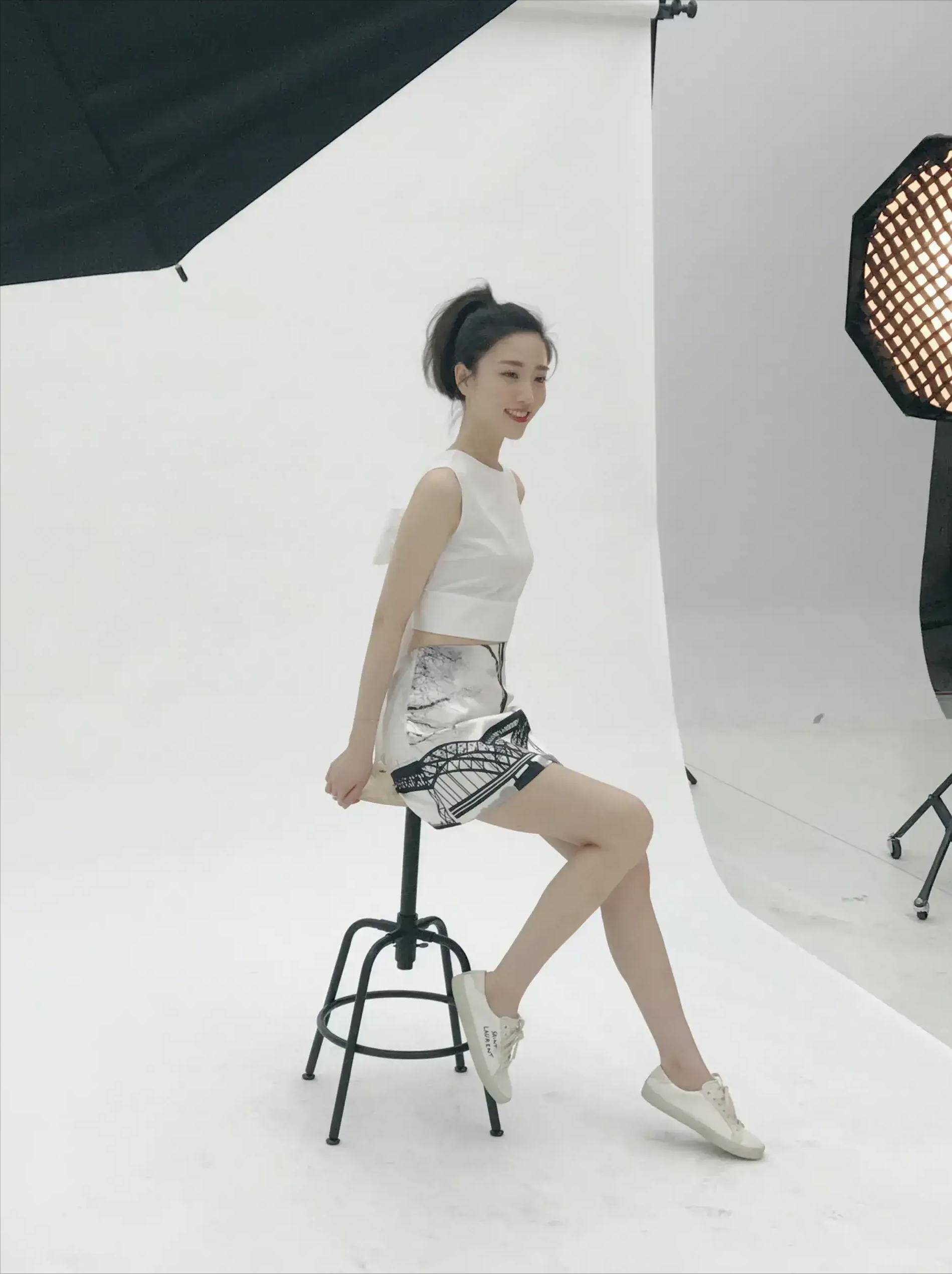 靠美腿爆红网络,现在32岁却仍是单身