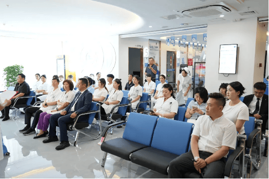 哈尔滨华厦眼科医院举办SMILE Pro手术突破100例庆典暨专家面对面咨询会，恭喜姚春艳院长再添蔡司官方认证！