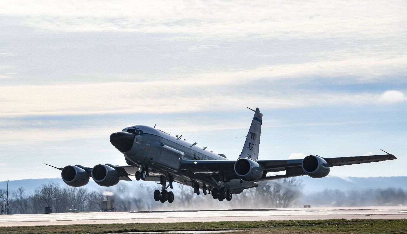 美国军机深入南海进行电子侦察