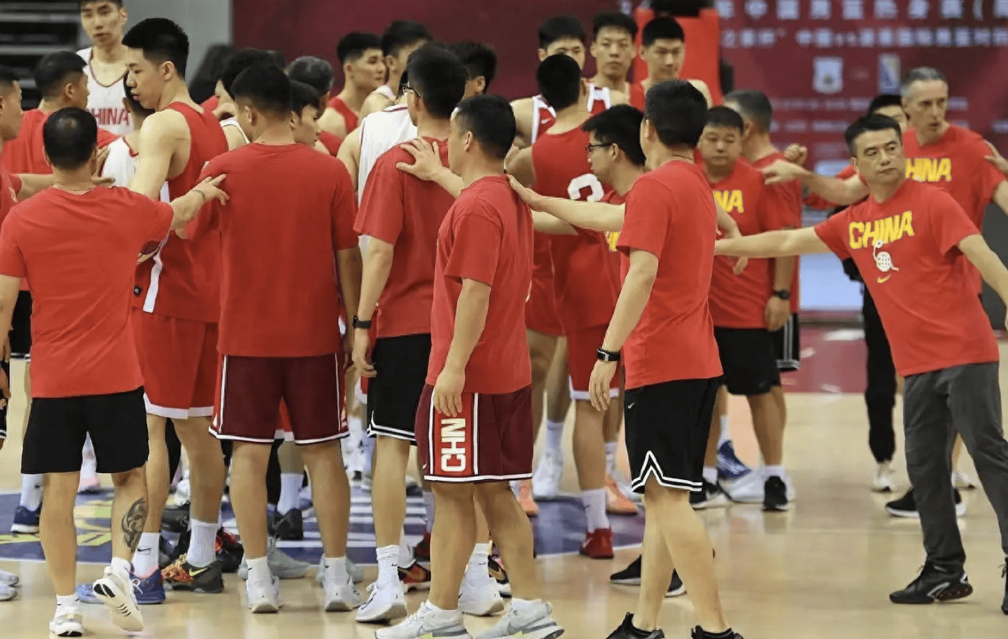 韩国乐极生悲！对决中国男篮，4大劣势难挡惨败