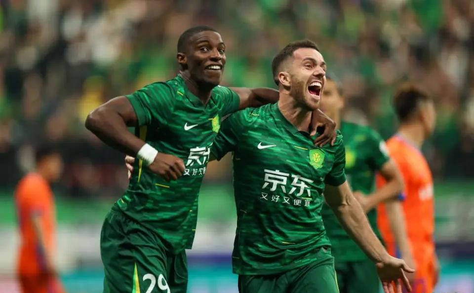 国安连追2球！法比奥头球破门，赛季第14球，领跑射手榜