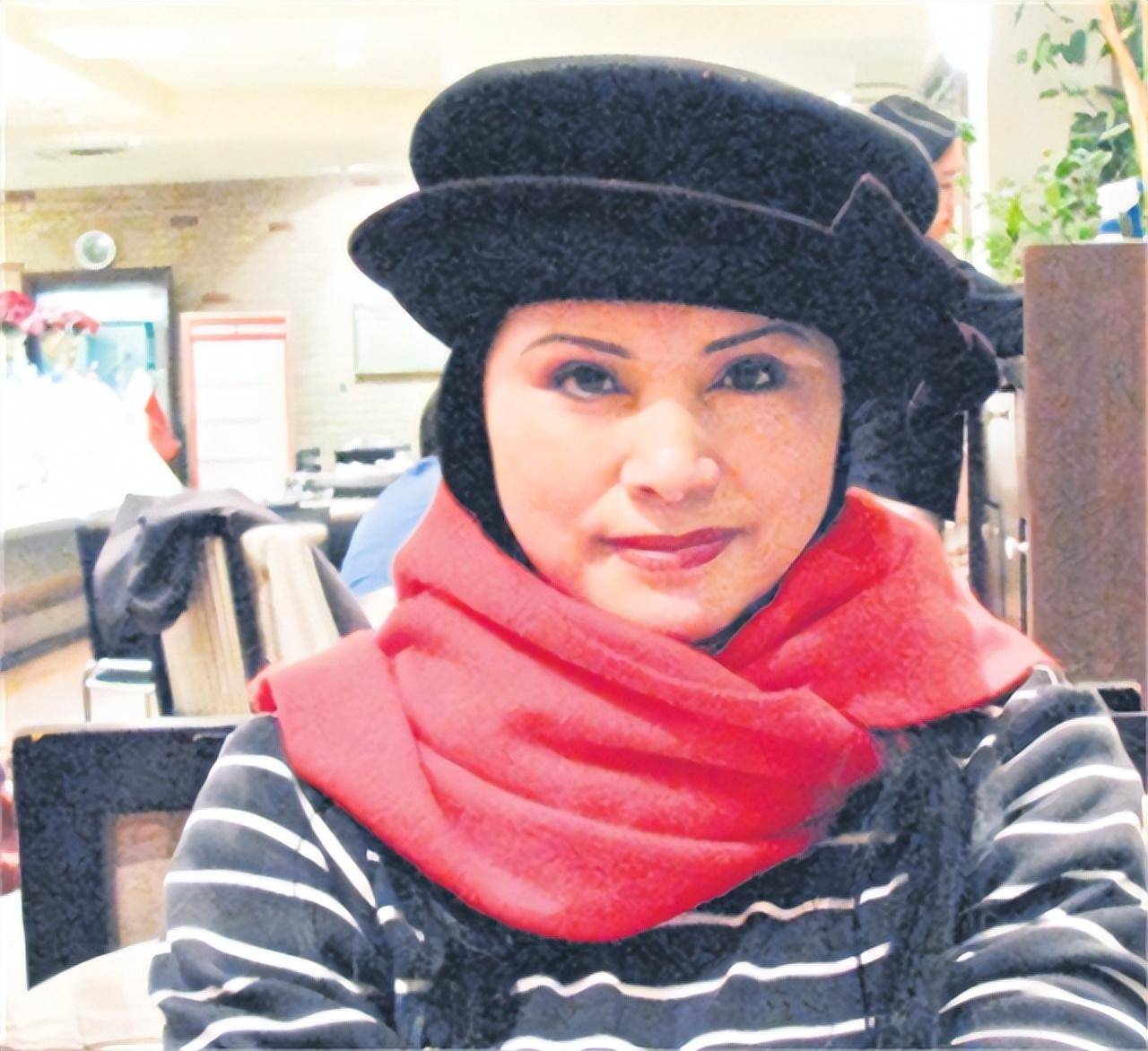 女星张晓敏,演过宋庆龄,与葛优并称金童玉女,巅峰时远走加拿大