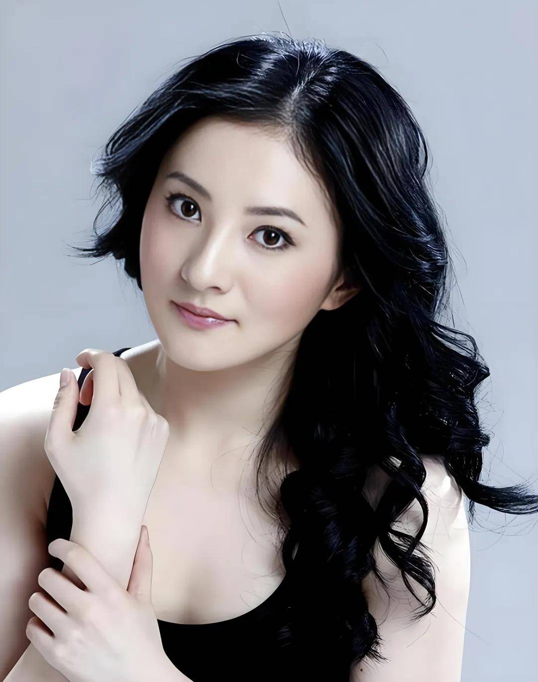 小婉君金铭44岁现状个子太矮事业受挫单身未婚未孕却是真正的