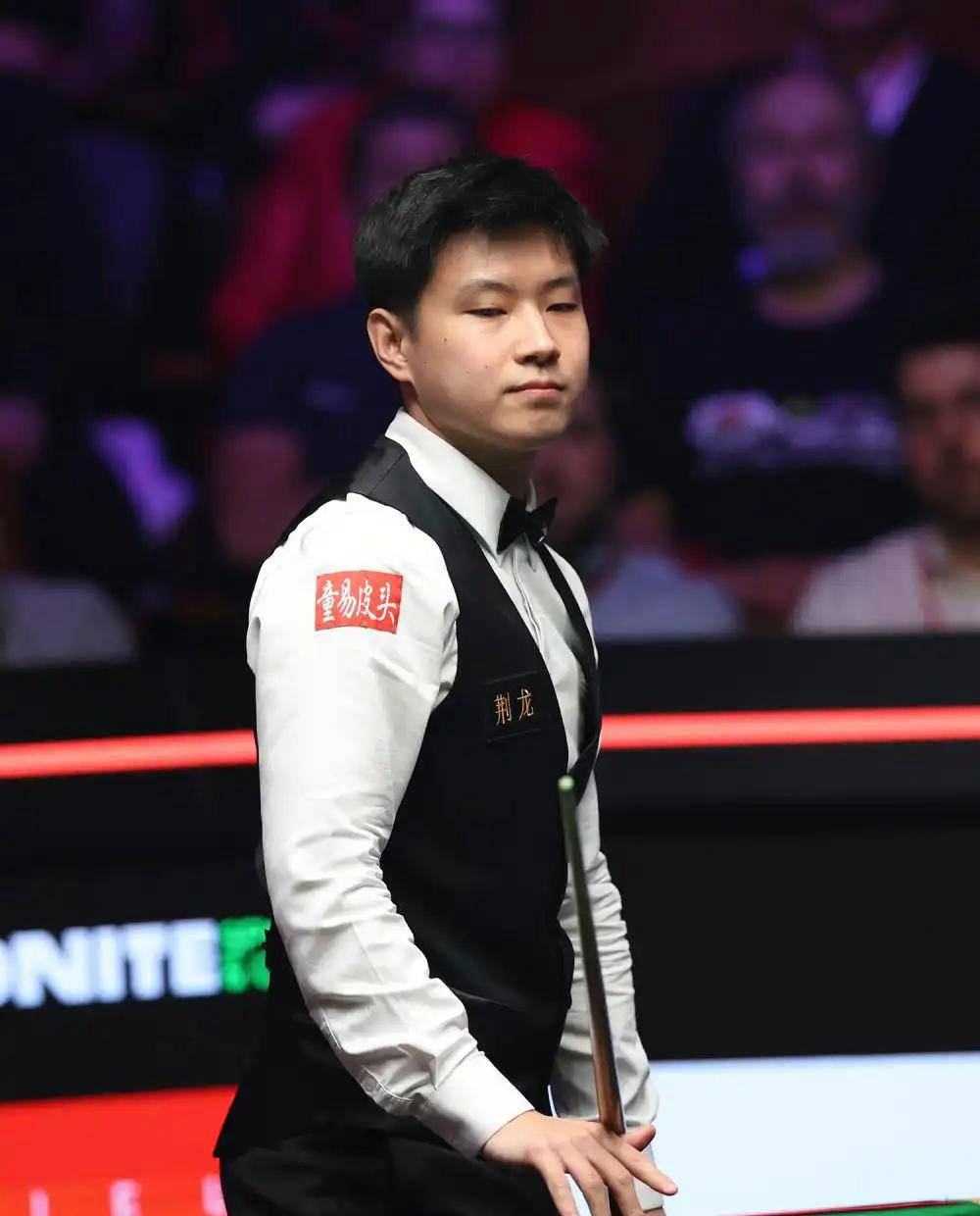 斯诺克沙特大师赛：赵心童零封对手，与丁俊晖携手晋级16强