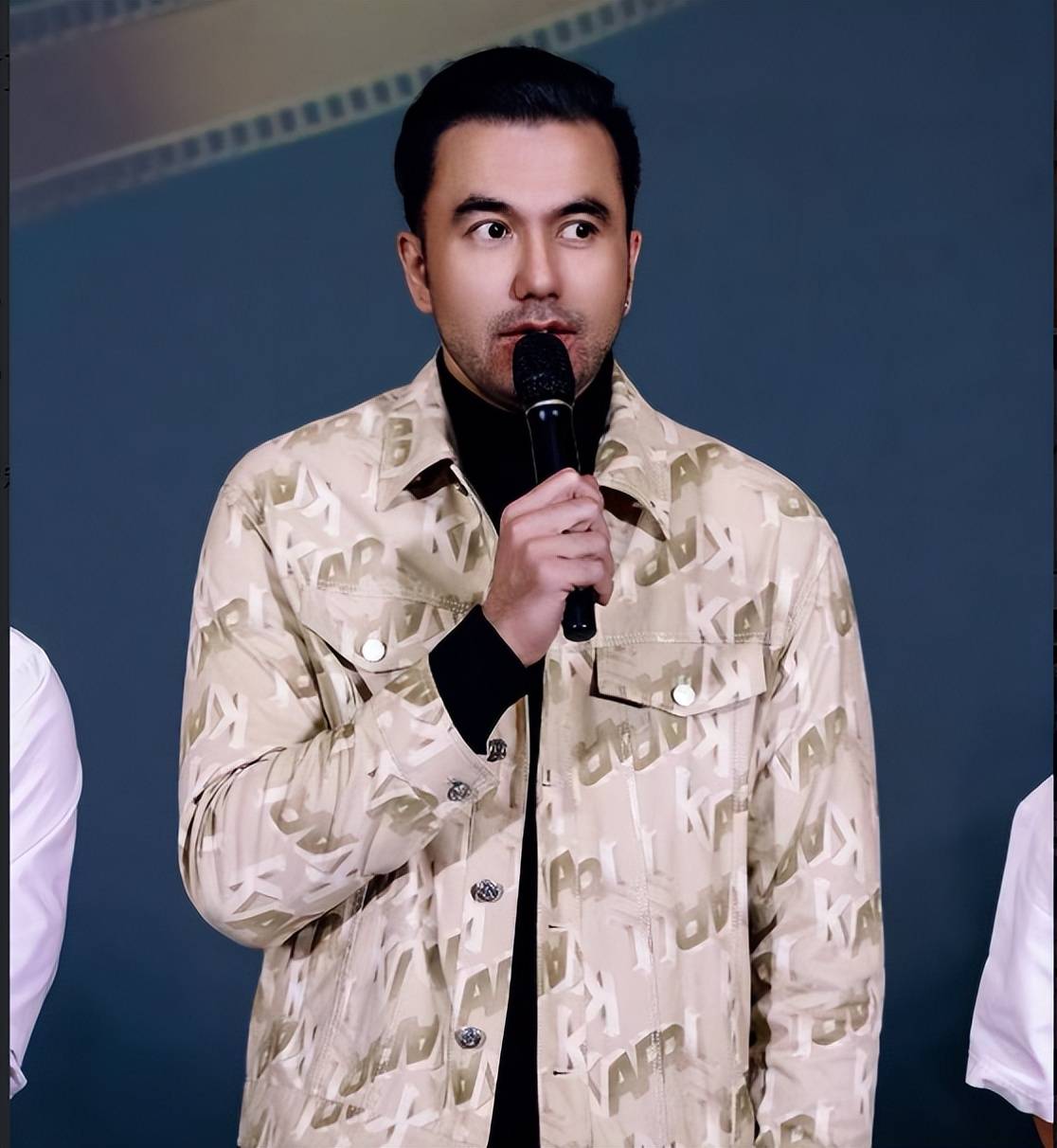 魔尊重楼也紧随其后,明星转行短剧,内娱要完了