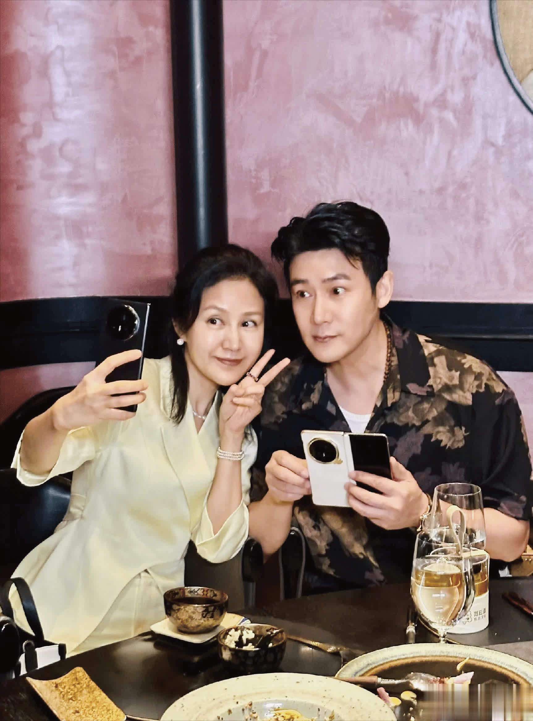 鲍蕾48岁生日陆毅挂满合照贝儿神颜碾压妹妹?酸了