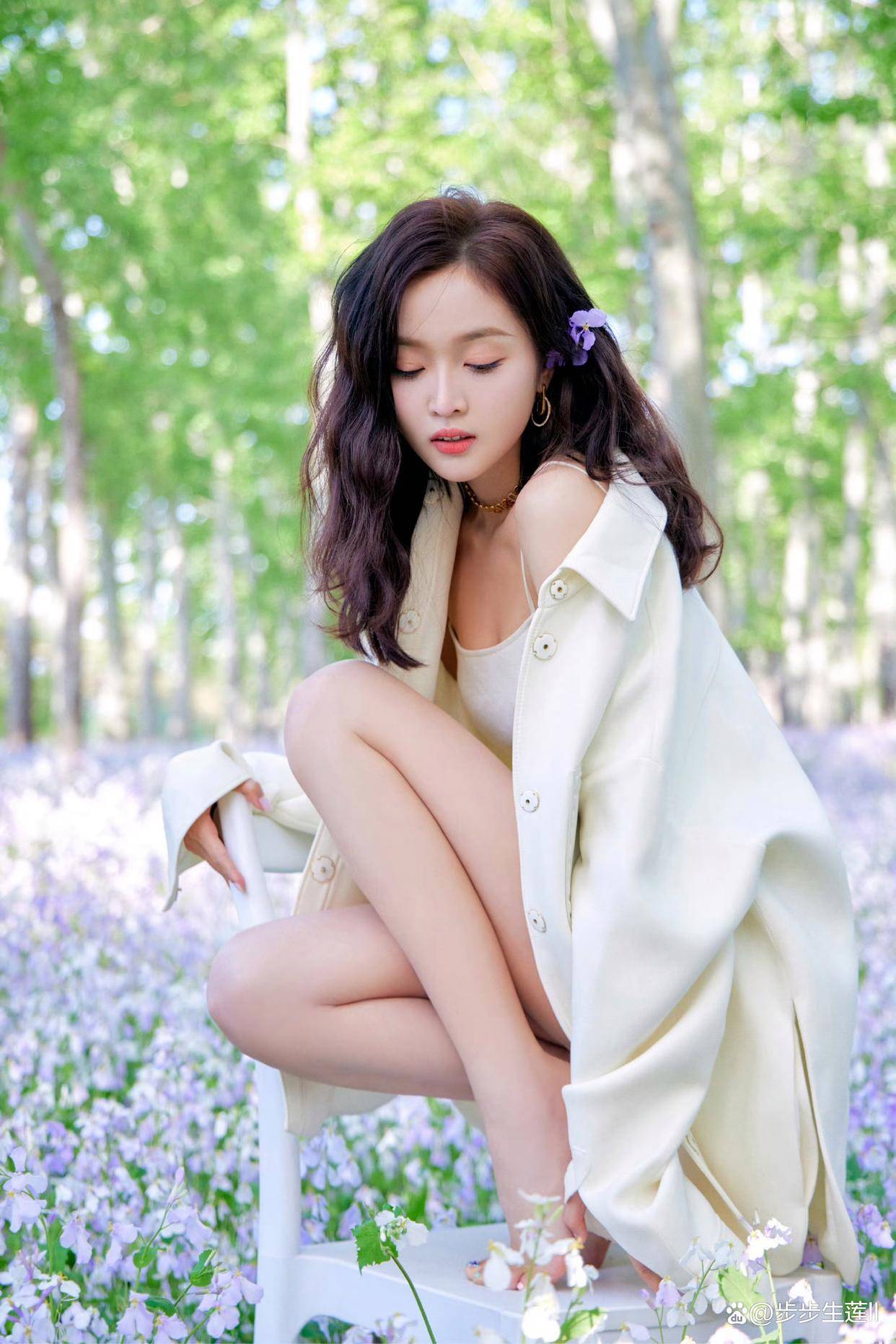 "腿精"吴宣仪,甜美火辣的光脚写真集!
