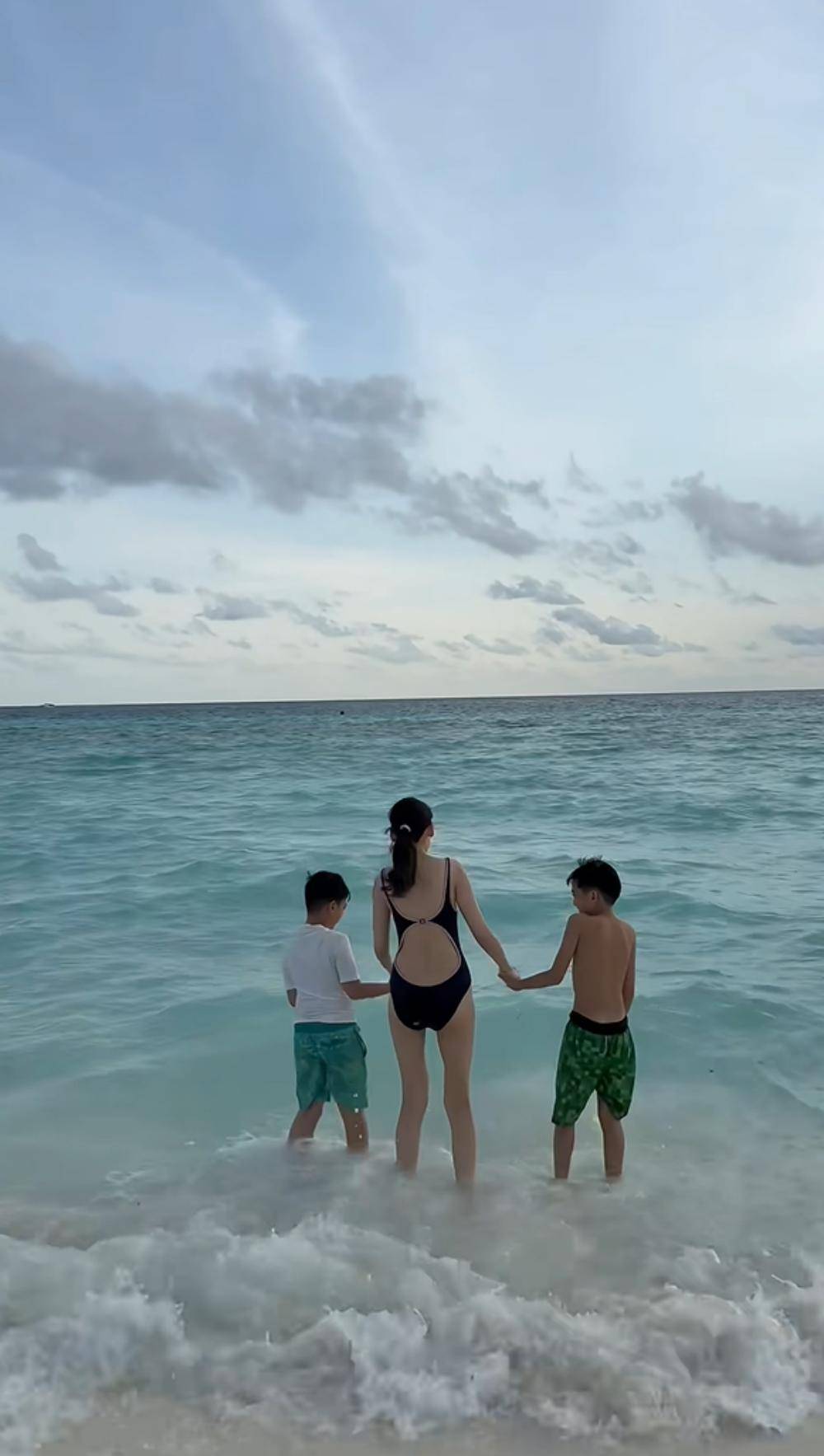 kimi_林志颖陈若仪马尔代夫度假_林志颖陈若仪双胞胎儿子马尔代夫旅行