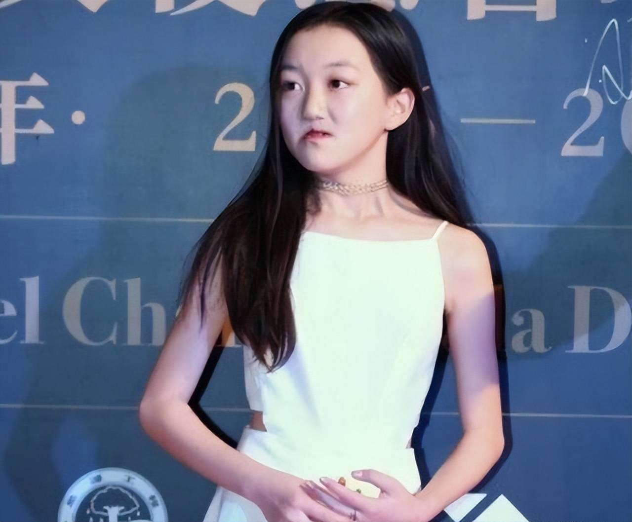 王菲女儿李嫣做第4次"兔唇"修复:照片公开大变样,美得无痕迹