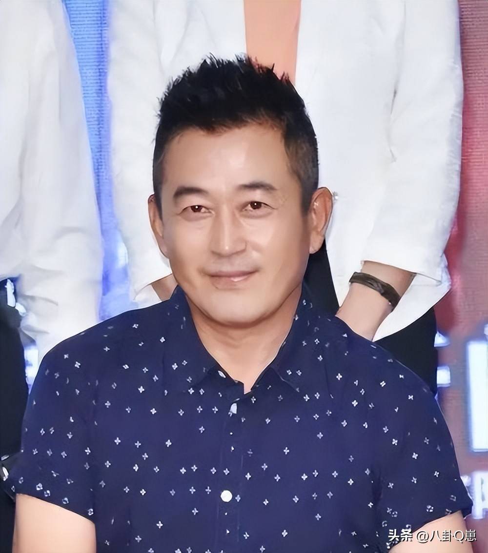 王志飞:愧对聋哑父母,怒骂儿子消费名声,二婚妻子竟是熟悉的她