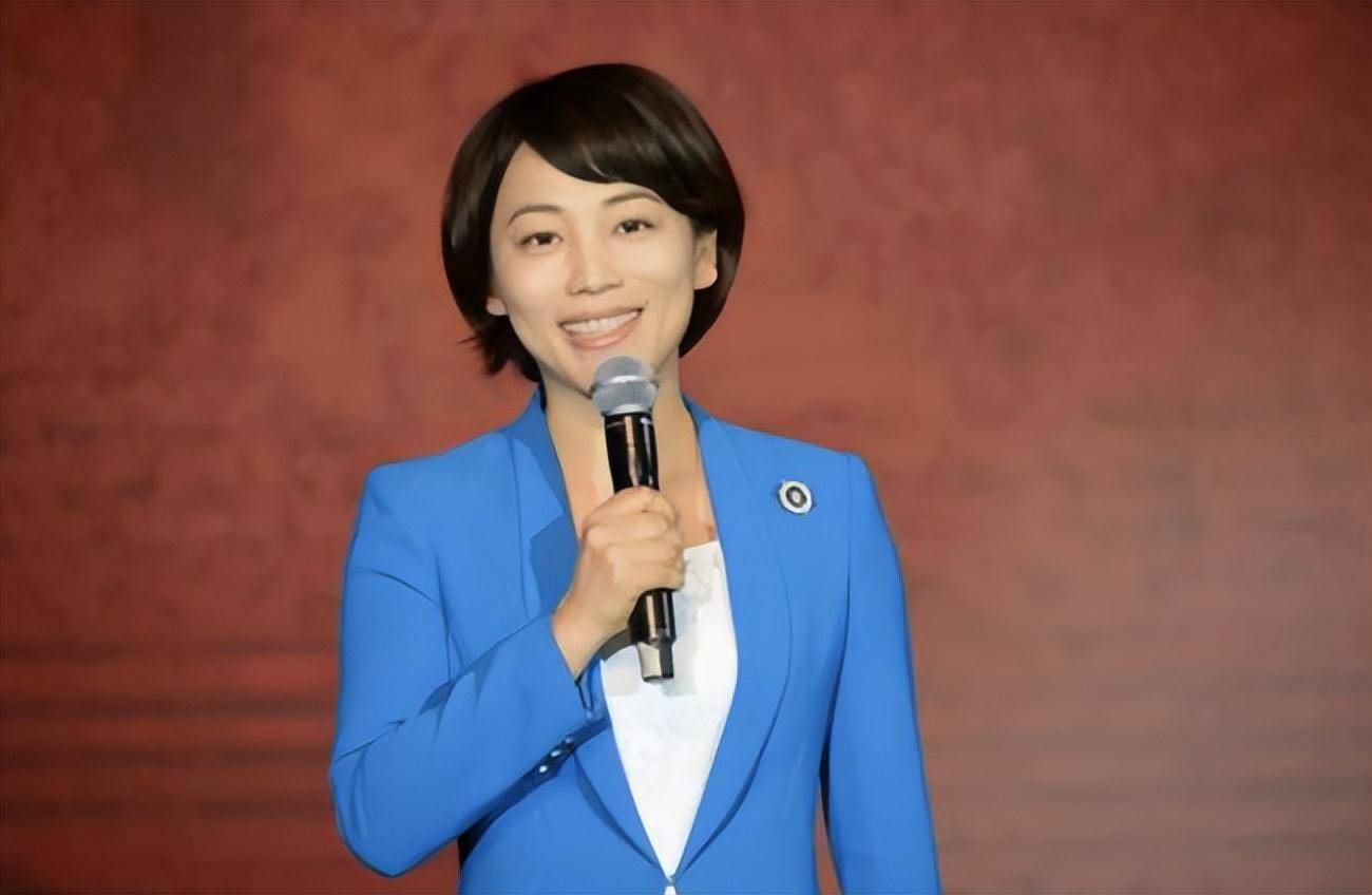 著名女主播劳春燕:一路奋斗到央视,与丈夫分居,现在咋样