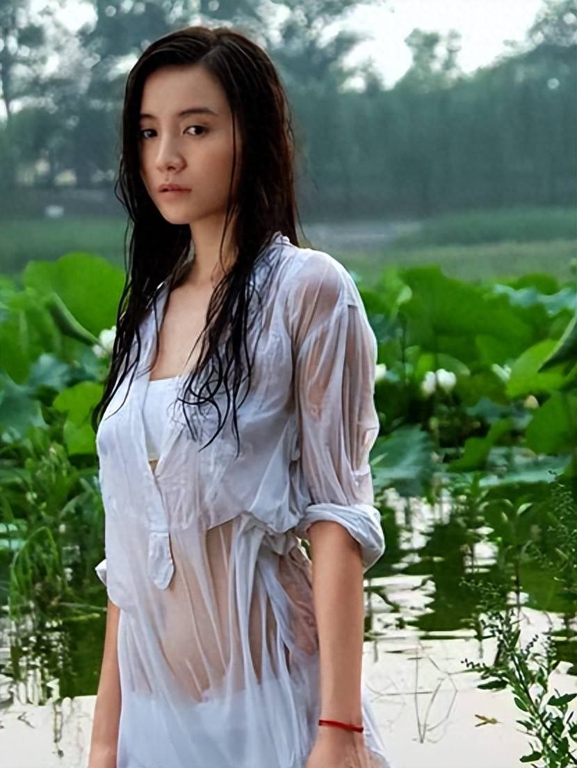 被骂"陪睡上位",被封为"性感欲女"的宋佳,得奖后当众怒怼海清