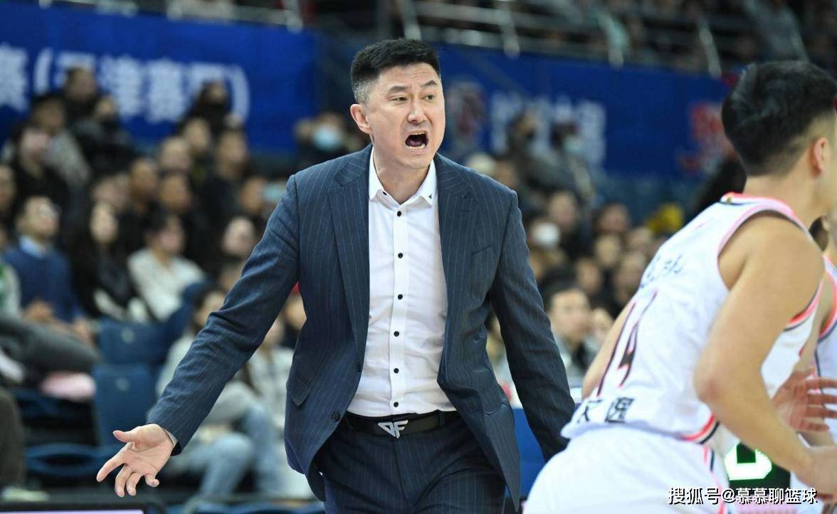 广东内线危机爆发，徐昕离队持续发酵，杜锋用人策略遭多方质疑