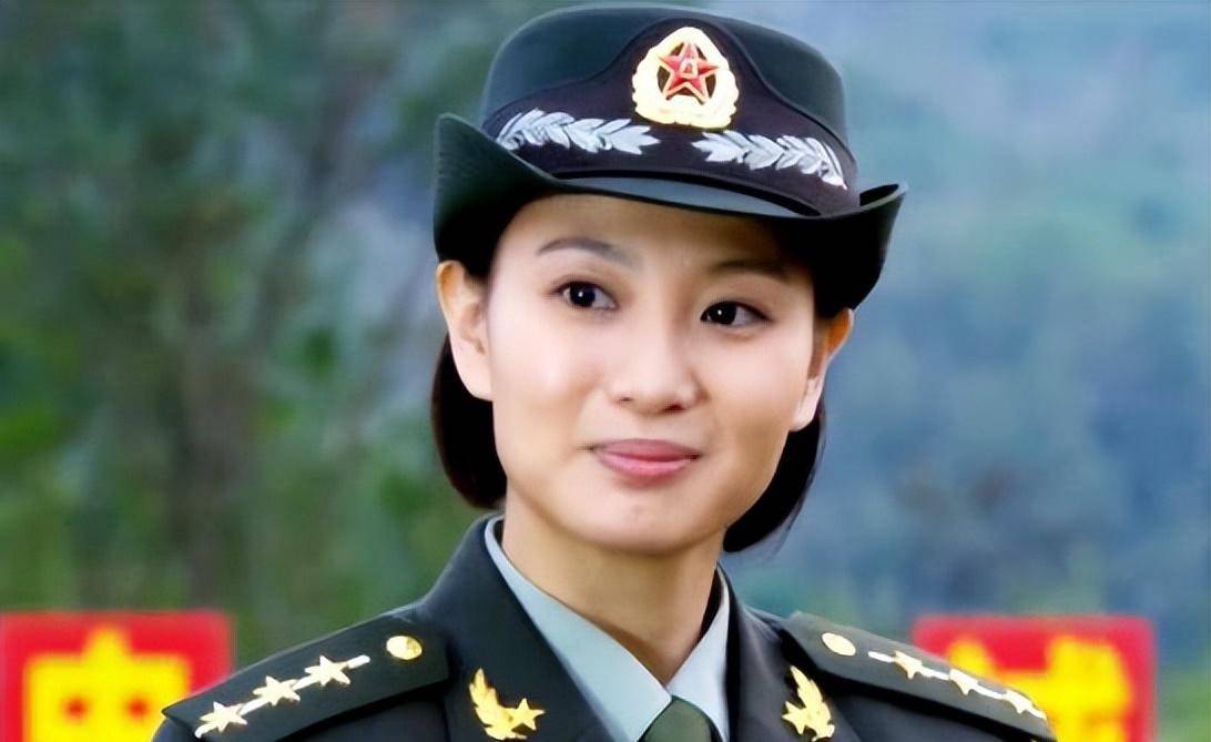 让这6位女星告诉你,什么叫军人形象
