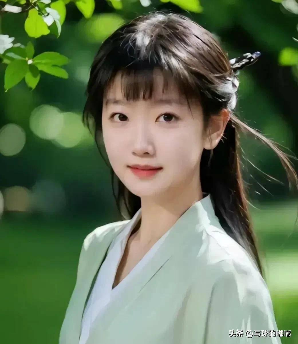 孙颖莎15岁时古装照曝光,这3张写真美翻了!粉丝:艳压王添艺