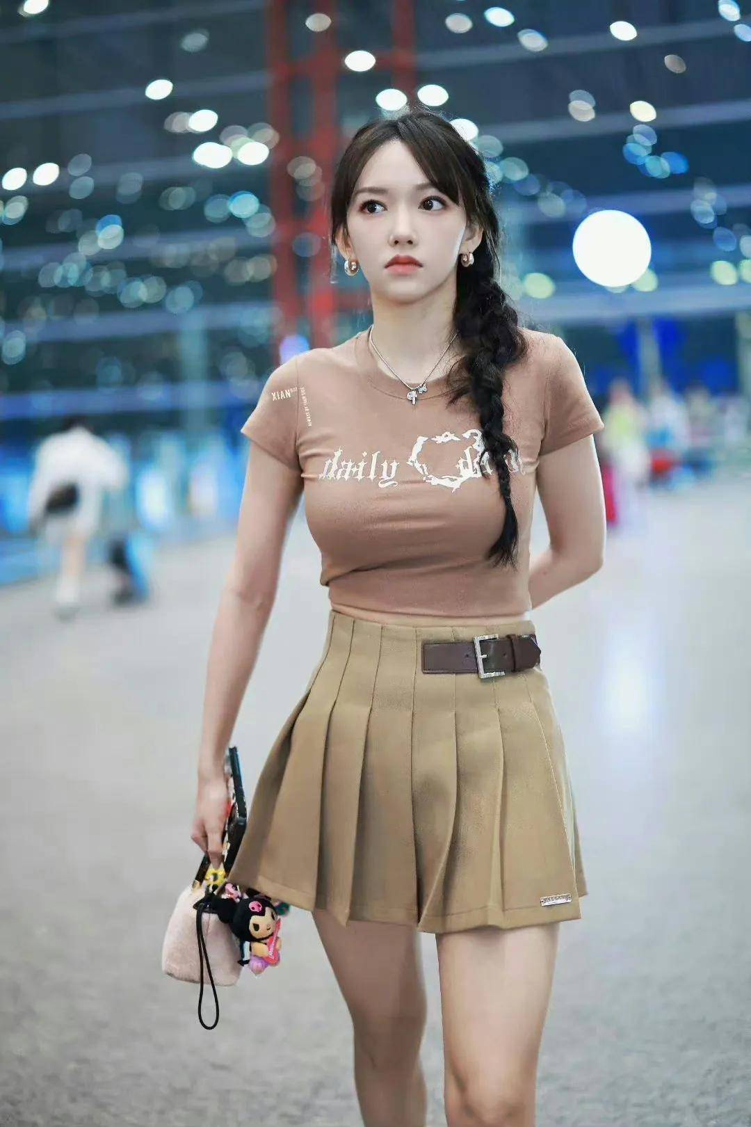 "人间芭比"程潇,围丰满傲人被称"奶潇",还在疯马秀碾压lisa