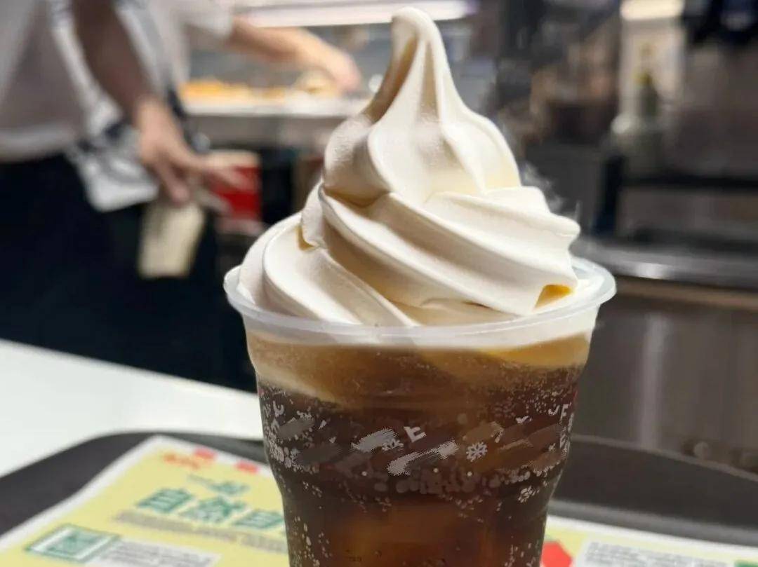 可乐加冰淇淋,快乐翻翻倍