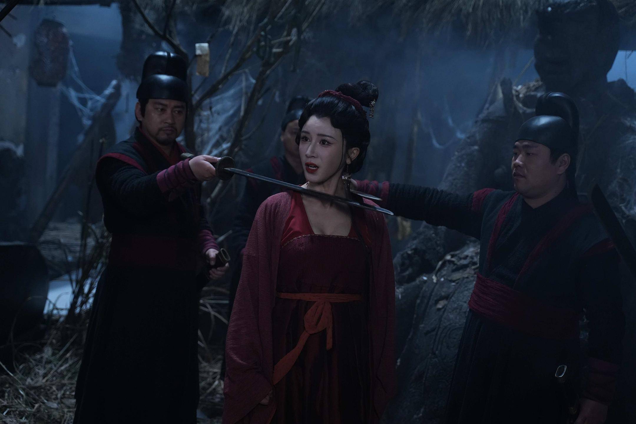 《狄仁杰之降魔咒》上映，陈浩民再出烂片，男欢女爱加点烂俗盗墓 (图4)
