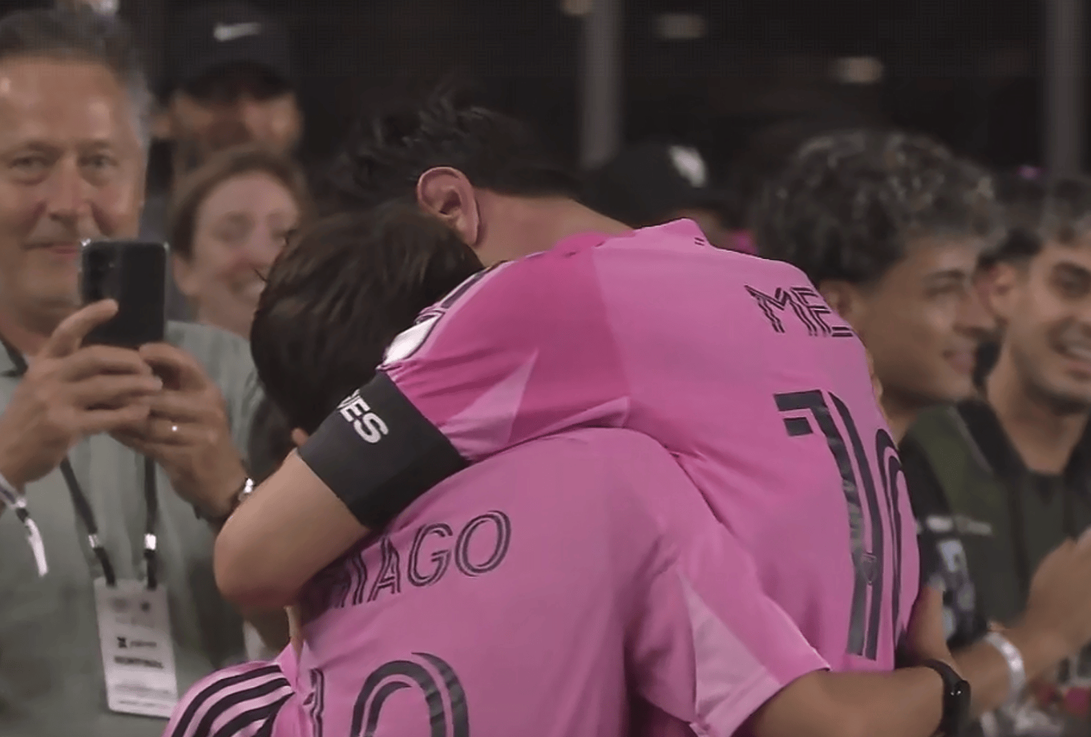 第91分钟进球,迈阿密3-1逆转进决赛!梅西复出双响,苏牙送助攻