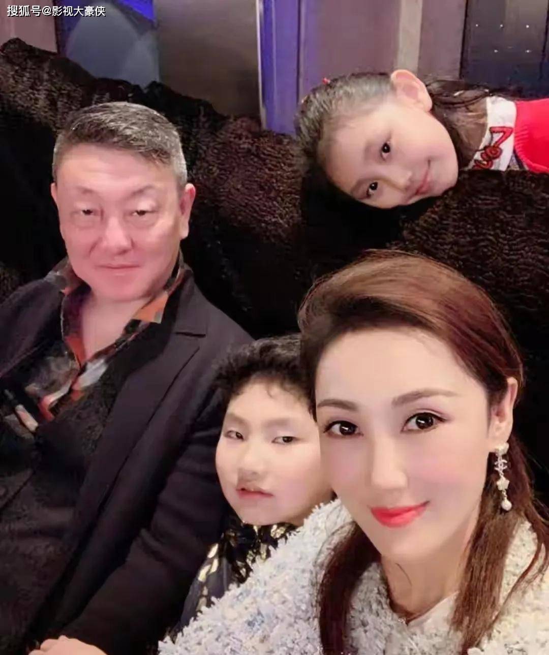 韩磊老婆疑似连麦白瑞称抓到的小三就7个，男方不给家钱还玩失踪