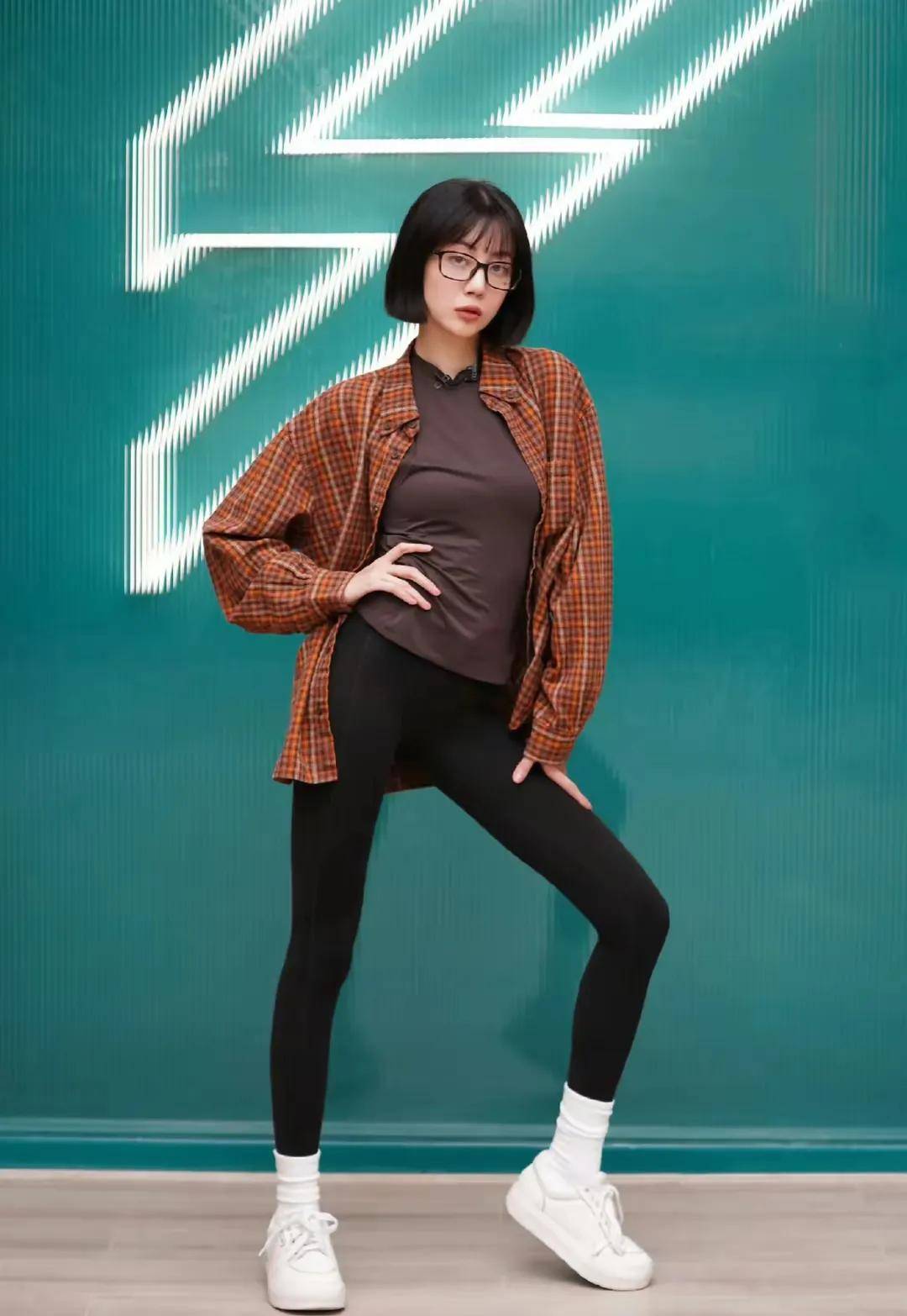 李溪芮:内娱最低调的"腿精",人美身材正从头美到脚趾