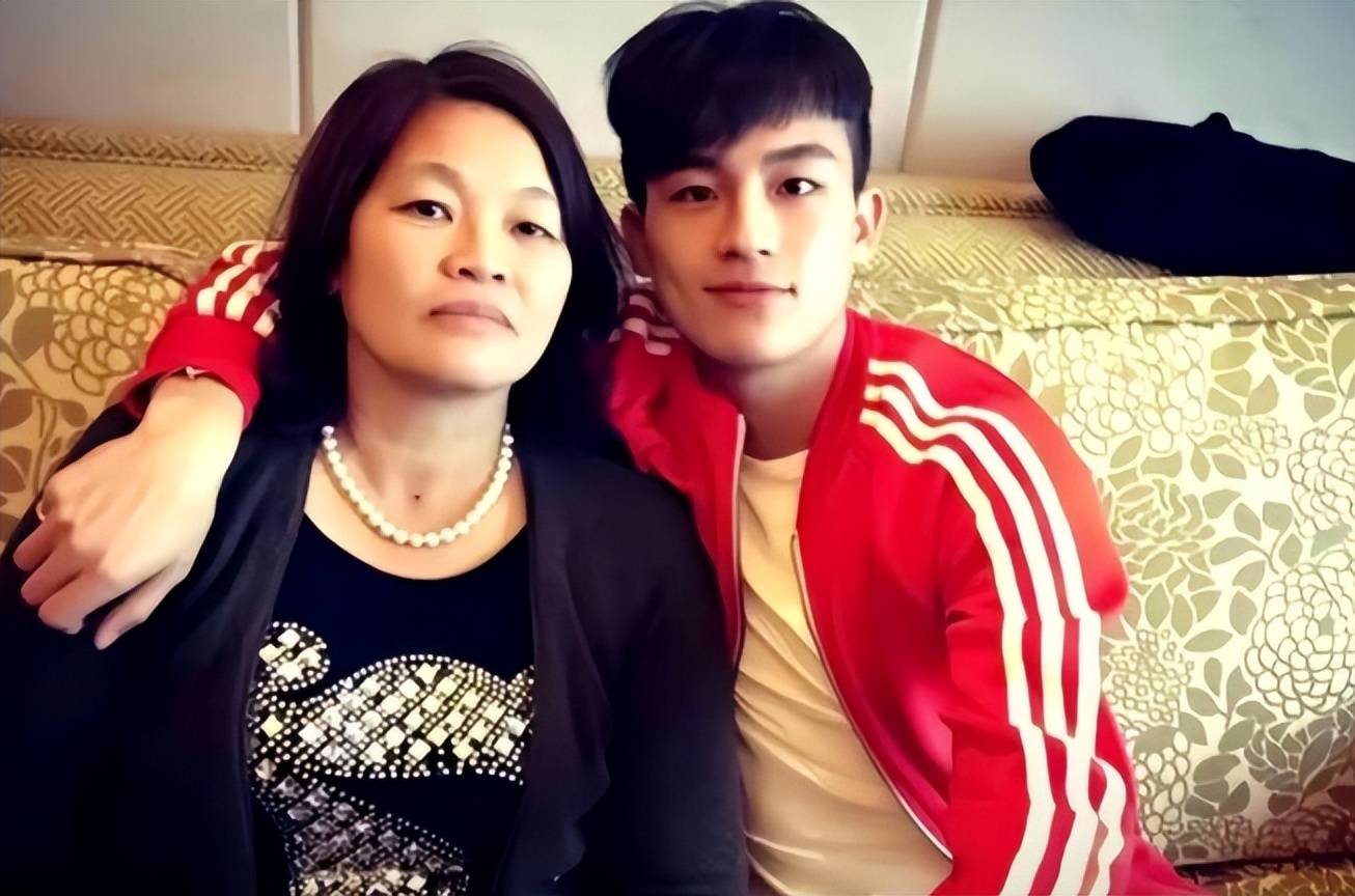 长相标致堪比明星,难怪欧豪能如此优秀