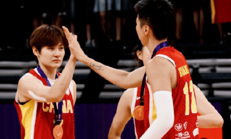 前赢15分今险胜！广东女篮5连胜，杨力维受伤添变数
