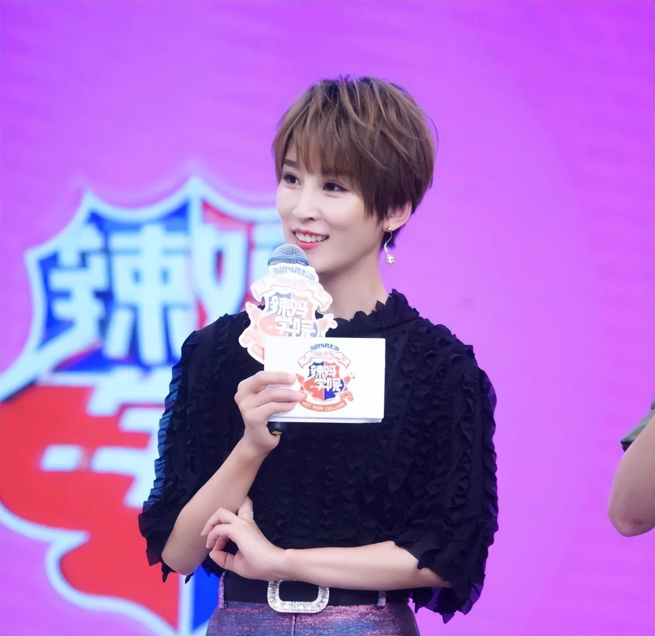 被劝和吴京离婚的谢楠,已经走上了另一条道路!