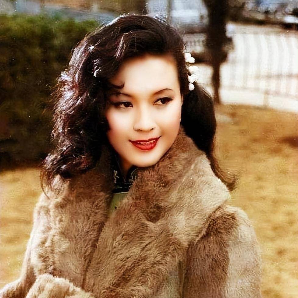 当红女星方舒：因屠洪刚有活力丢下丈夫，现在66岁靠女儿帮衬！_搜狐网