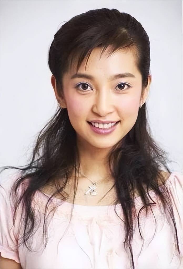 李冰冰:她是硕果仅存的大花52岁不婚不生不再拍戏,依旧美貌动人