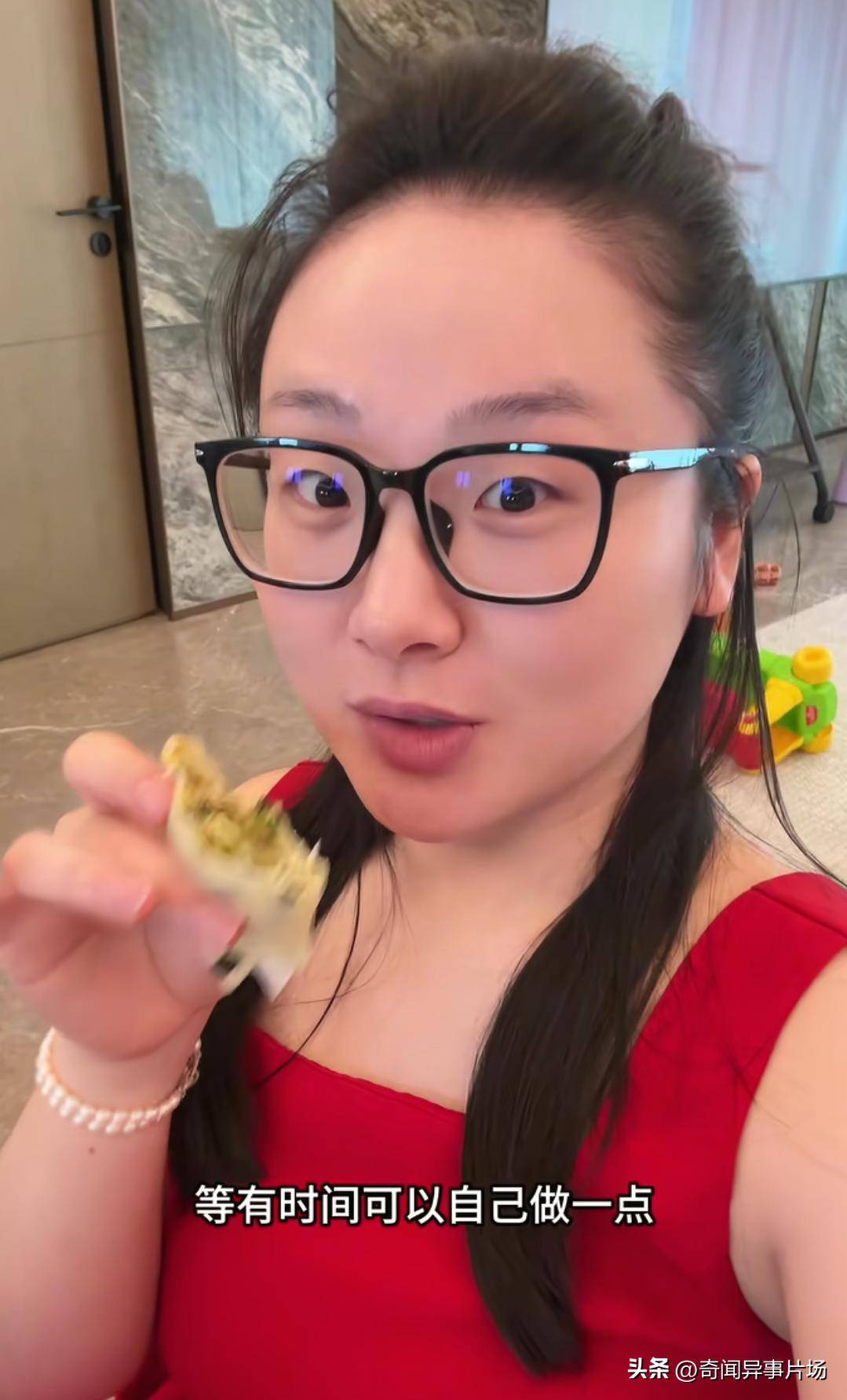 图片[2]-挺着八个月的孕肚，追随大15岁的非洲老公去西非，她后悔了吗？-华闻时空