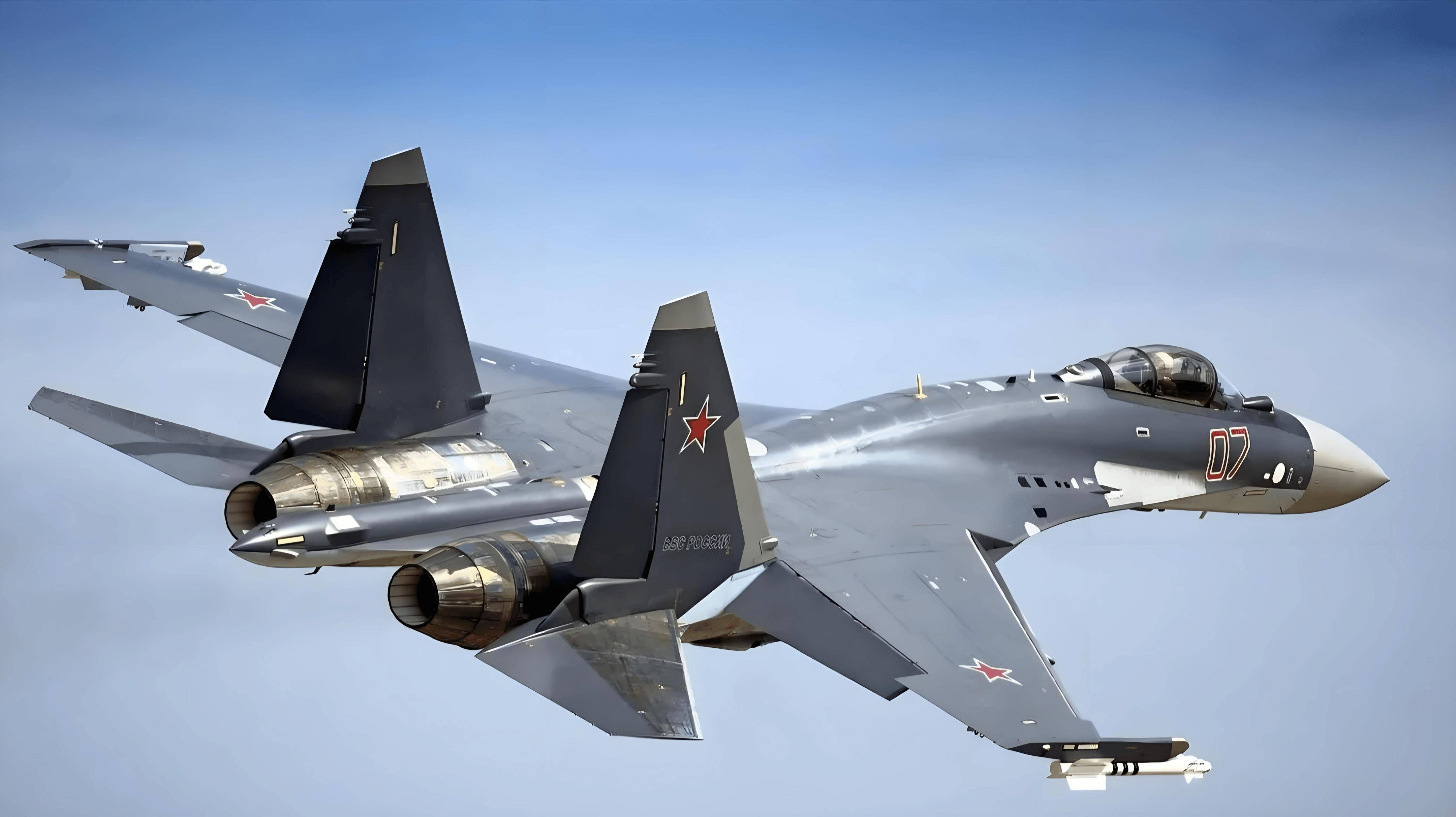 苏35由苏霍伊设计局设计,是苏27的深度改进型,可和f22掰手腕