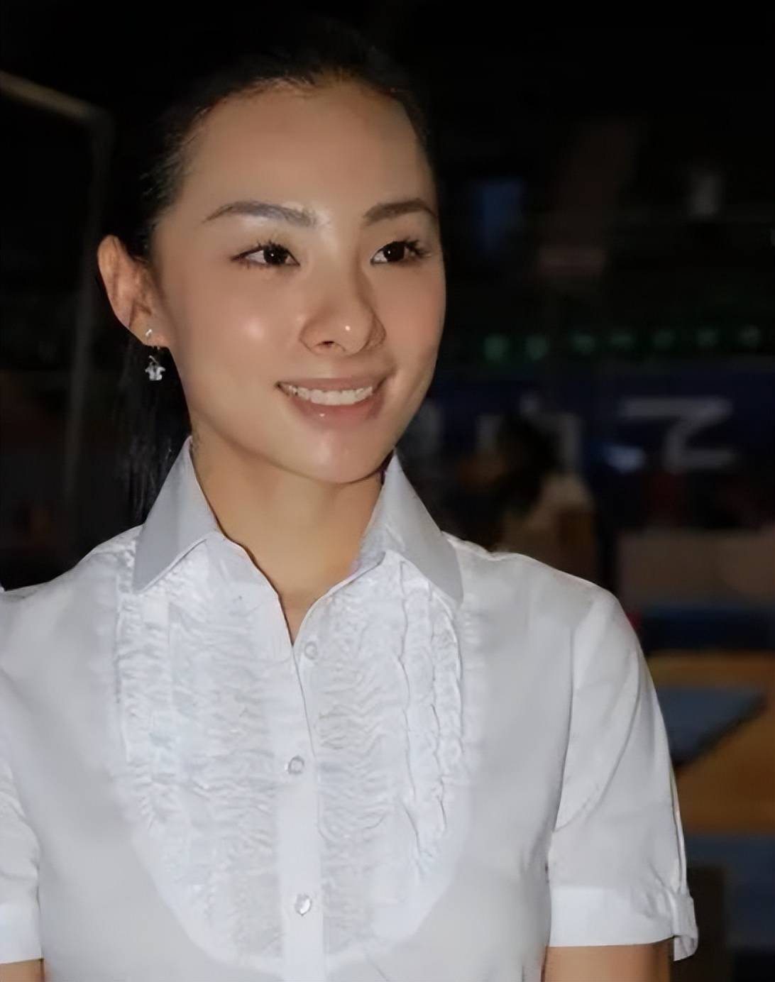 刘璇:"四婚"嫁同一人,老公身份曝光后,才知她嫁的比郭晶晶好