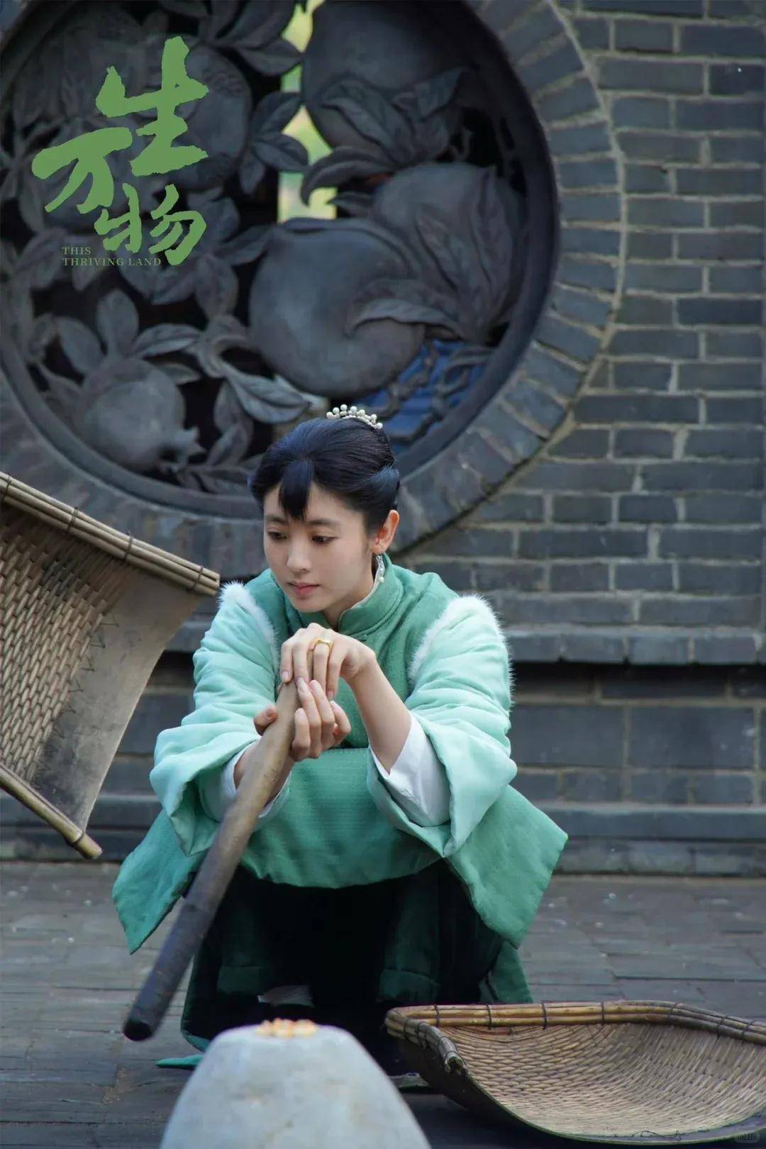 导演只是请30岁的邢菲来演个女二不曾想她把女主都给比下去了