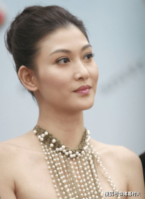 顶级性感尤物!因拒绝"规则"遭雪藏,李彩桦写真赏