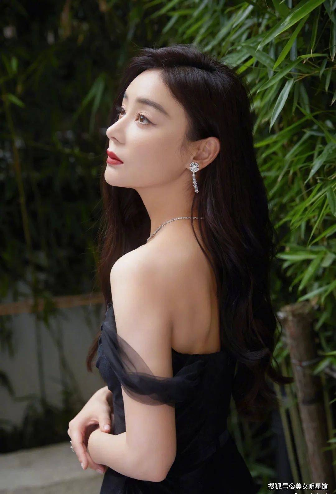 36岁袁姗姗,火辣性感魅力让人心动!