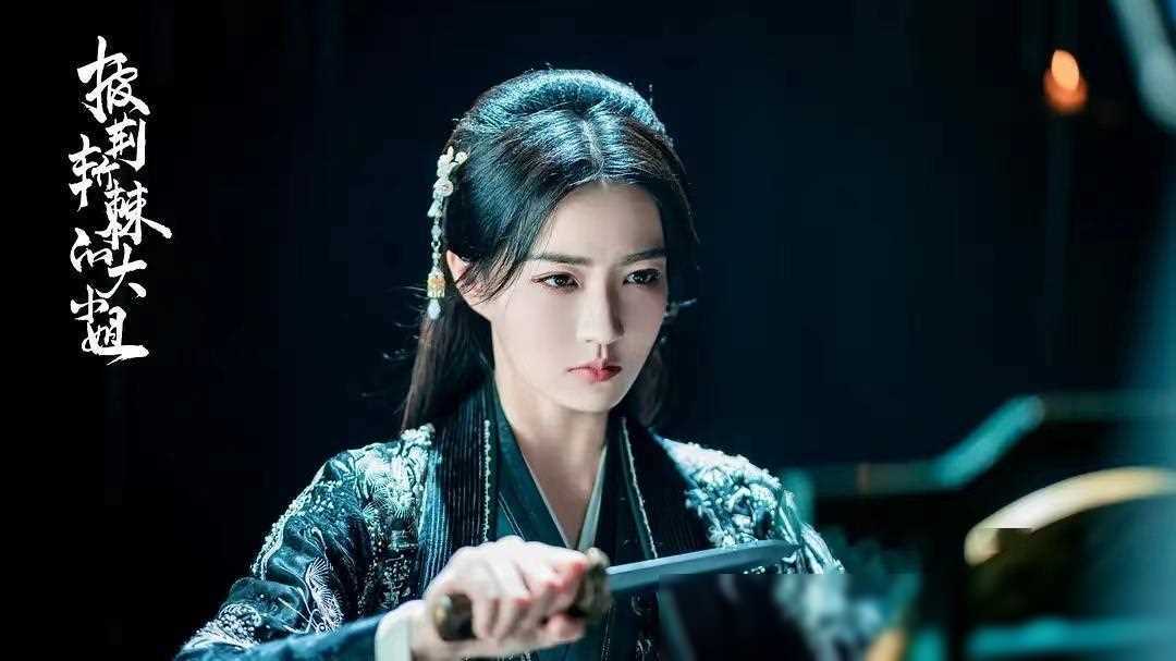 事实揭秘:徐璐与梁洁两位30岁女星美貌对决,谁才是颜值担当?